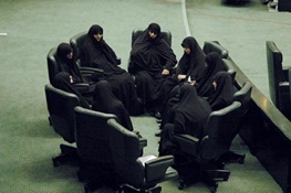 نگاهی به سهم زنان از کرسی​‌های ۹ پارلمان ایران/ این بار چند نماینده زن به مجلس دهم می​‌روند؟ / نسرین وزیری