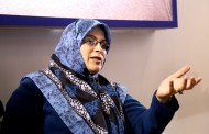 حمله به سخنرانی آذر منصوری در یاسوج