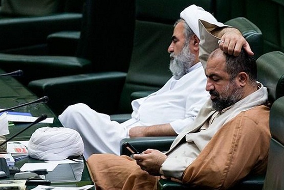 چرا نمایندگان روحانی مجلس ۹۰ درصد ریزش داشتند؟/ دستاوردهای روحانیون در مجلس برای مردم راضی‌کننده نبود