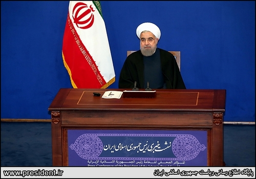 روحانی: کسی که مشکلات را یک شبه حل می کرد،فرد دیگری بود/ در دولت قبل، تورم ۴۵ درصد شد؛ آنها در جیب مردم دست کردند